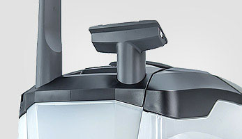 Зручні гнізда на корпусі пилососа для насадки для м'яких меблів та щілинної насадки